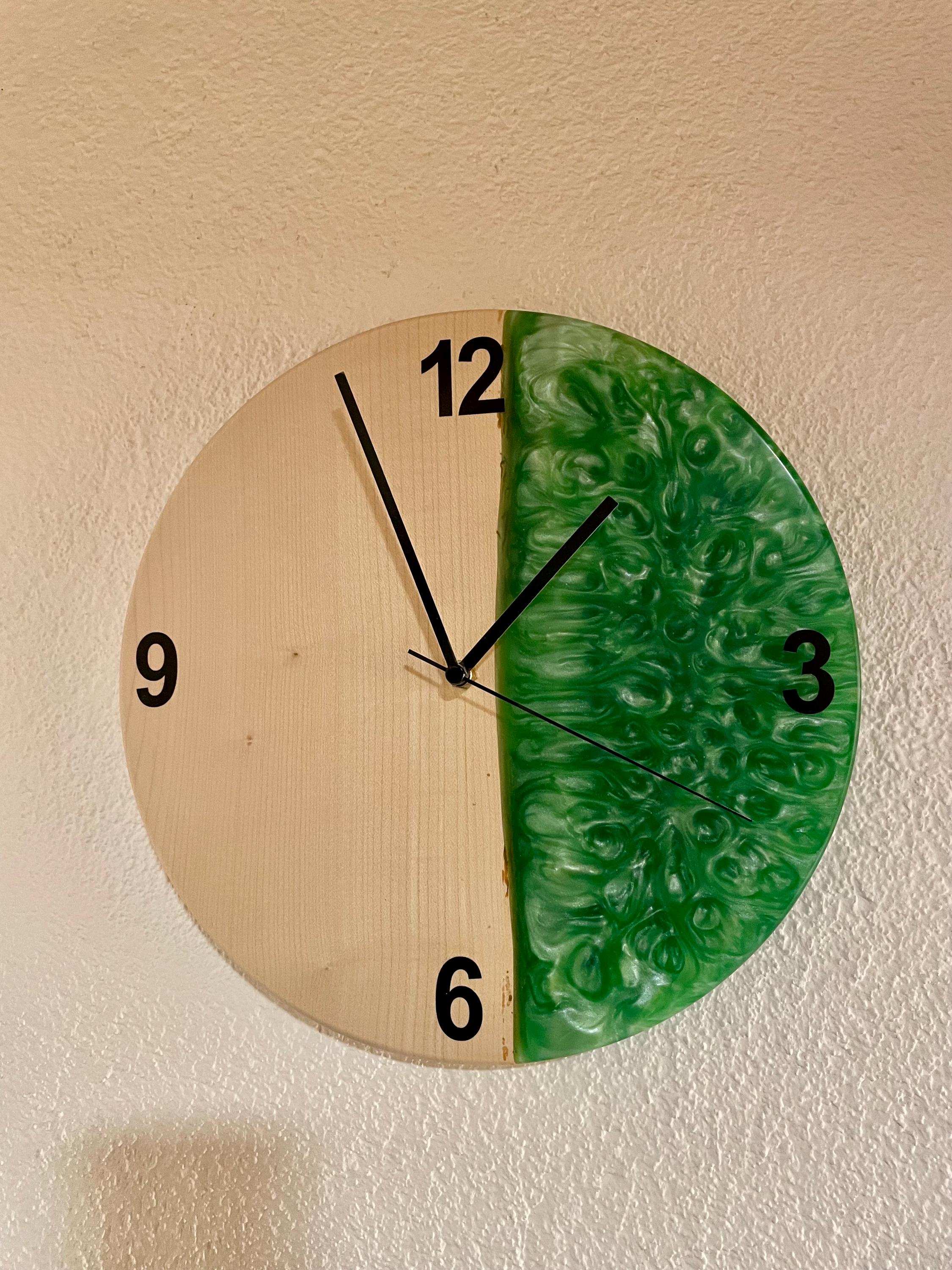 Wanduhr Epoxidharz und Ahorn ein einzigartiges Desgnstück | Resin | Harz | Quarz Uhr | Leises Uhrwerk | Perfektes Geschenk | Wandkunst