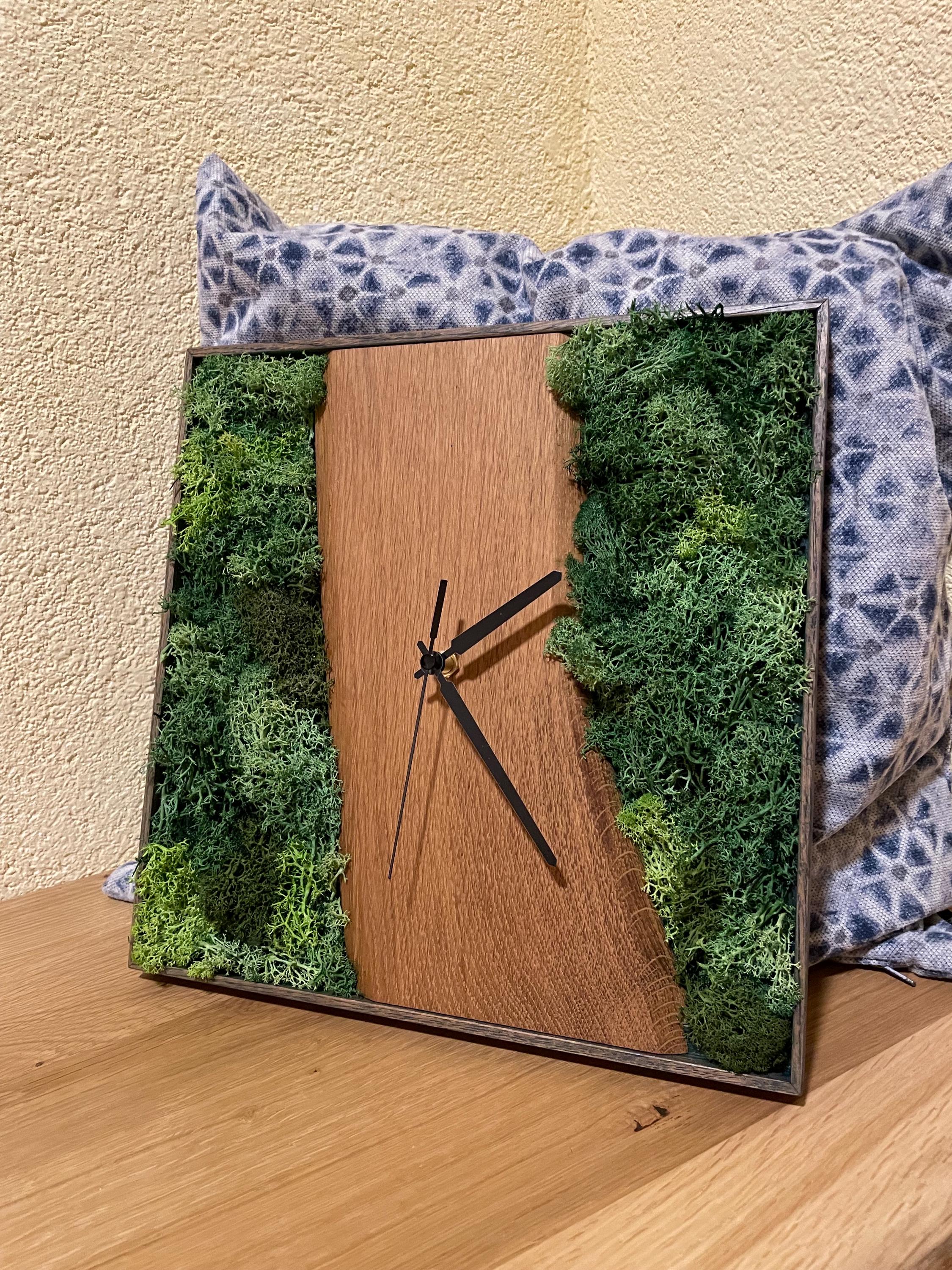 Moos Wanduhr Eiche handgefertigte Funkuhr aus Holz & echtem Moos modern und natürlich