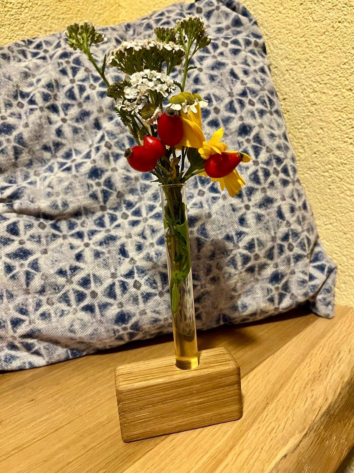 Reagenzglashalter Eiche handgefertigte Blumenvase aus Holz Deko mit Glasröhrchen & Kork