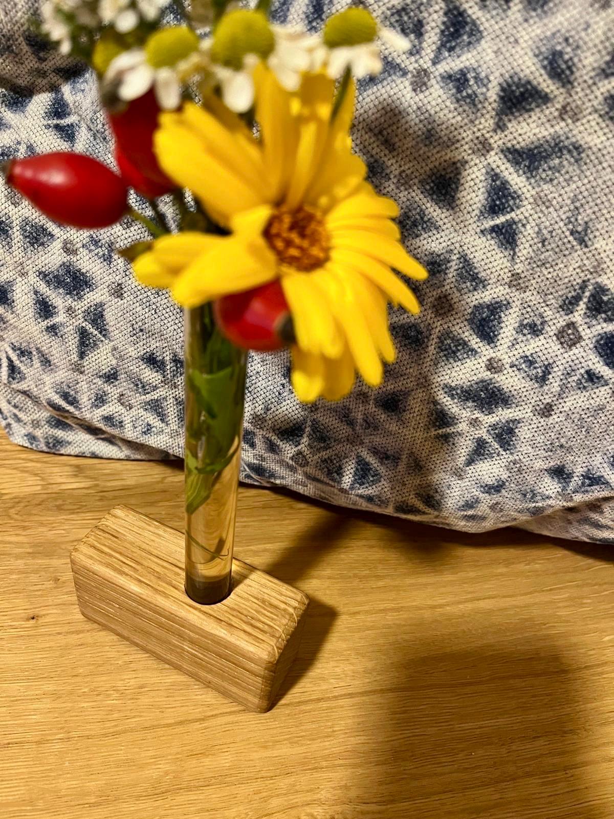 Reagenzglashalter Eiche handgefertigte Blumenvase aus Holz Deko mit Glasröhrchen & Kork