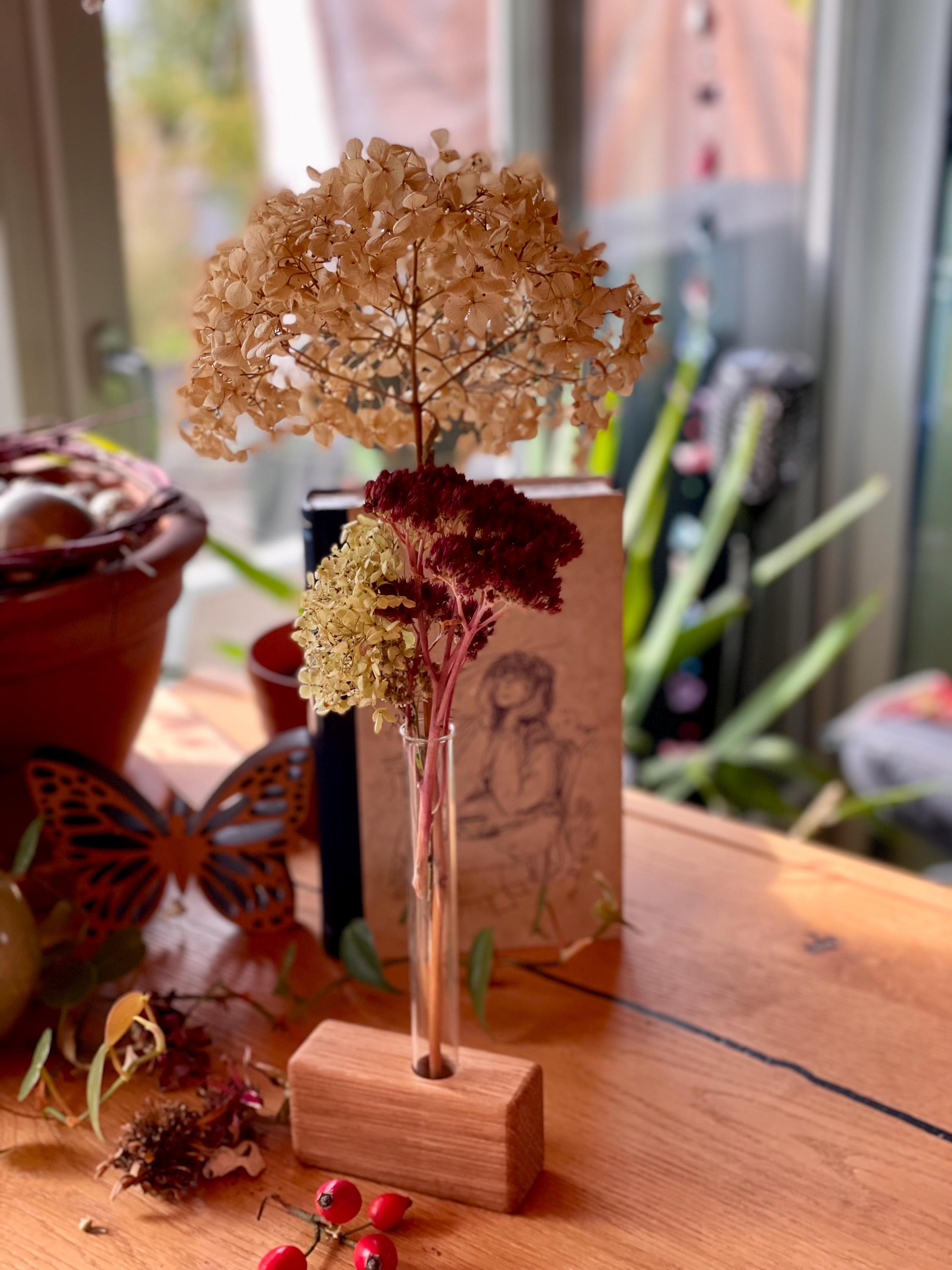 Reagenzglashalter Eiche handgefertigte Blumenvase aus Holz Deko mit Glasröhrchen & Kork