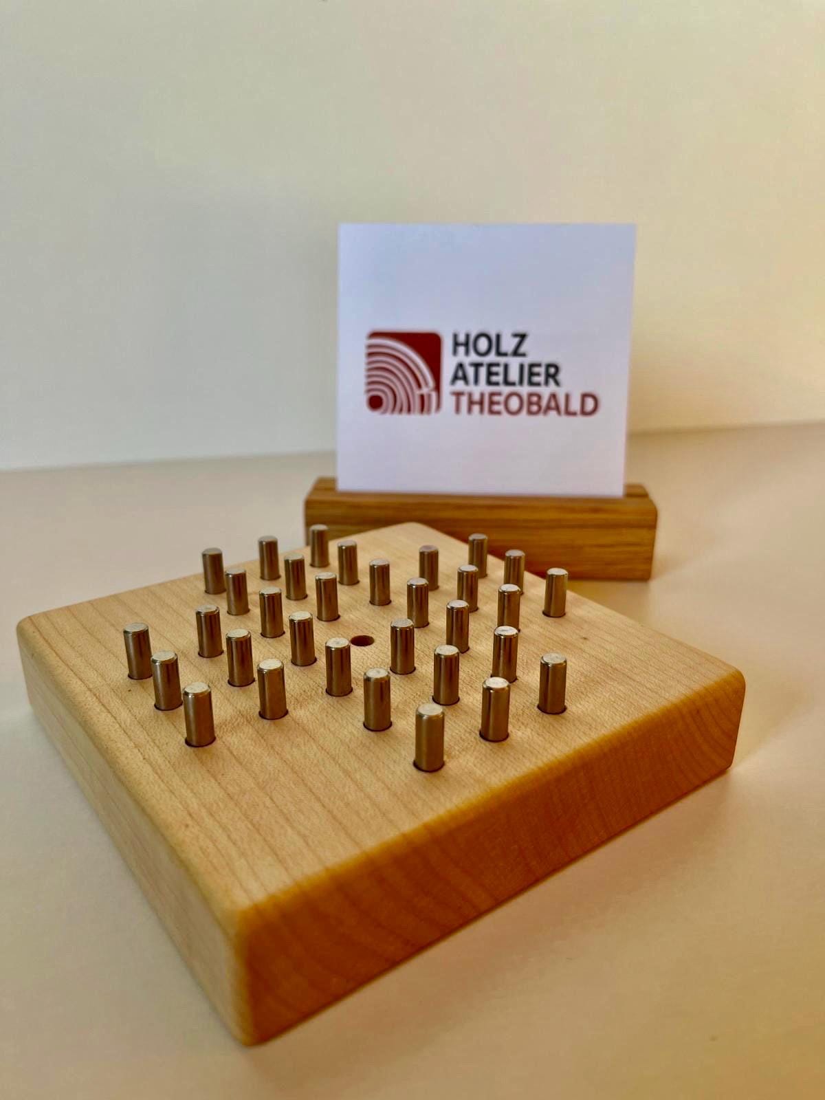 Handgemachtes Holz-Solitär-Spiel - Eiche oder Ahorn - Klassisches Denkspiel für Kinder & Erwachsene- Einzigartige Geschenkidee