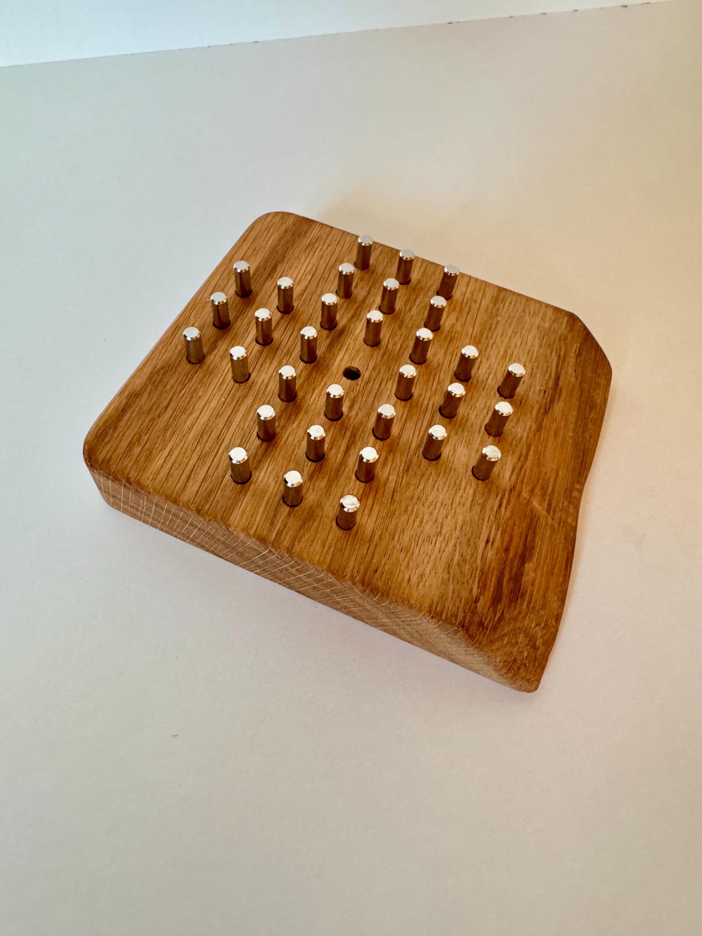 Handgemachtes Holz-Solitär-Spiel - Eiche oder Ahorn - Klassisches Denkspiel für Kinder & Erwachsene- Einzigartige Geschenkidee