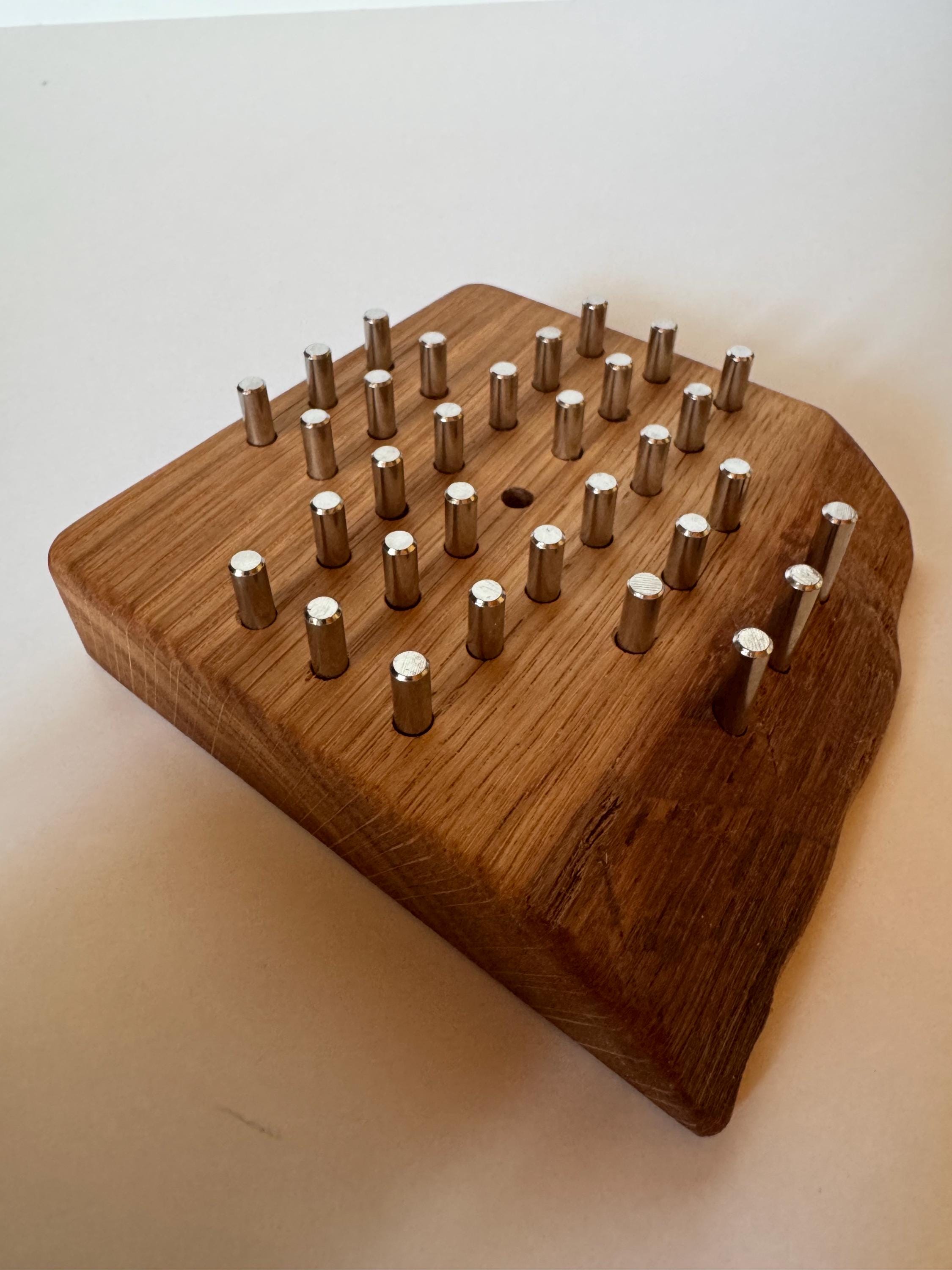 Handgemachtes Holz-Solitär-Spiel - Eiche oder Ahorn - Klassisches Denkspiel für Kinder & Erwachsene- Einzigartige Geschenkidee