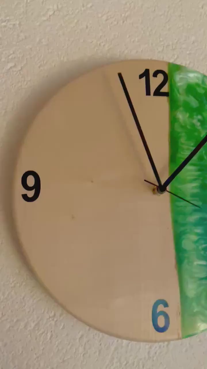 Wanduhr Epoxidharz und Ahorn ein einzigartiges Desgnstück | Resin | Harz | Quarz Uhr | Leises Uhrwerk | Perfektes Geschenk | Wandkunst