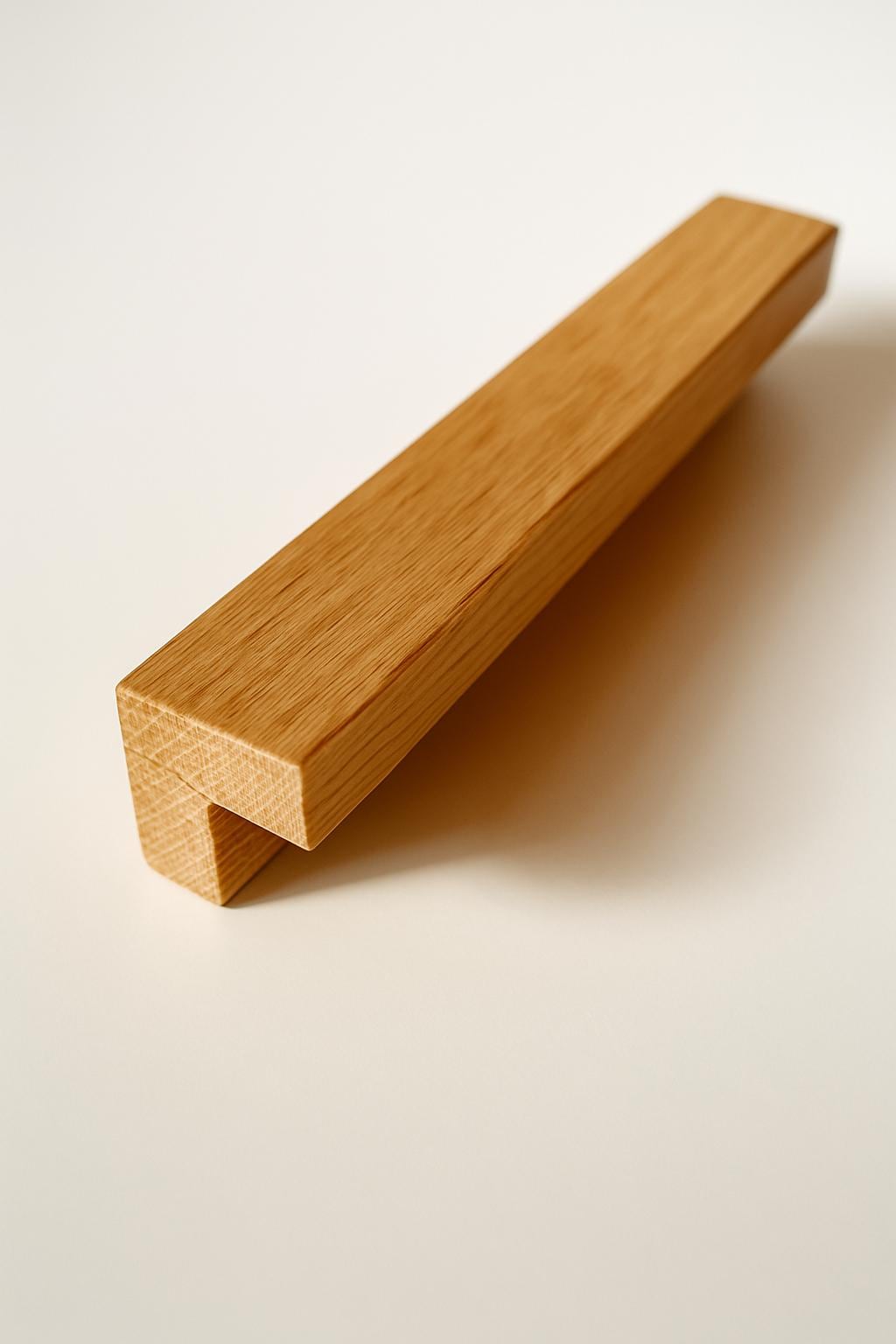 Furniture handles & knobs