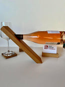 Schwebender Weinflaschenhalter aus massiver Eiche  handgefertigt, stilvoll & originell