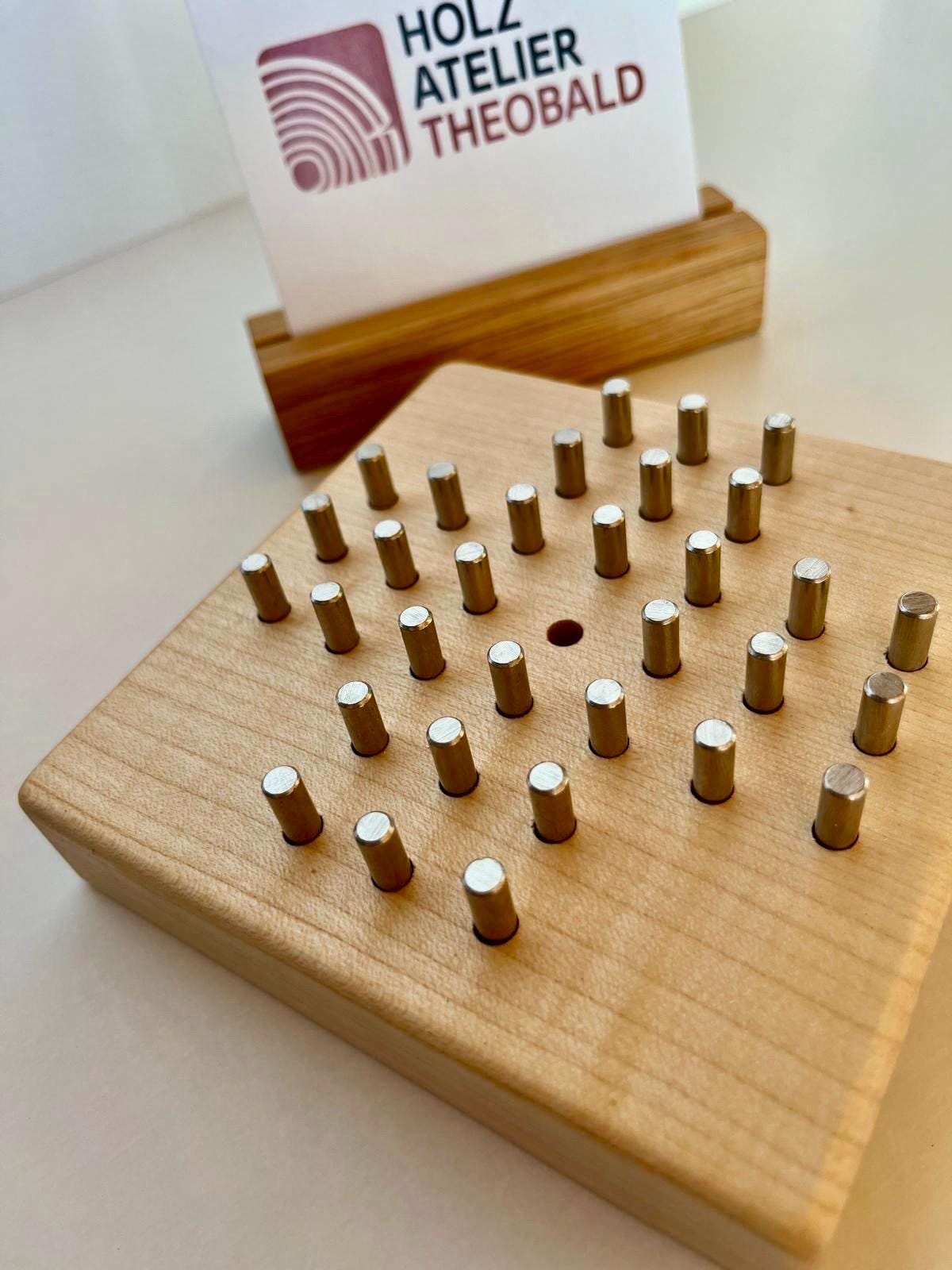 Handgemachtes Holz-Solitär-Spiel - Eiche oder Ahorn - Klassisches Denkspiel für Kinder & Erwachsene- Einzigartige Geschenkidee