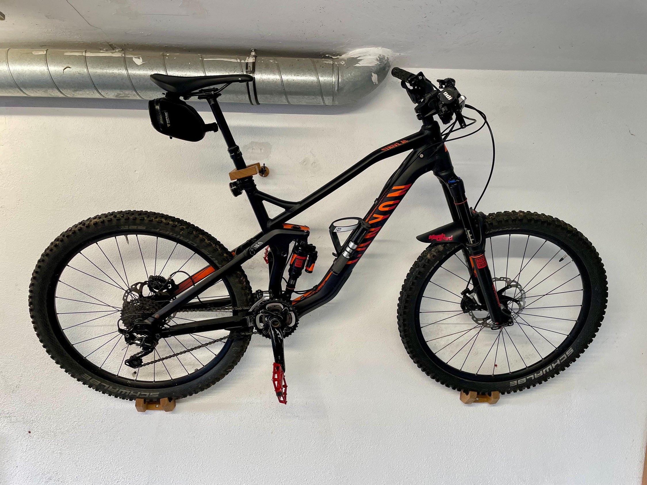 Fahrradhalterung Eiche  handgefertigte Wandhalterung aus Holz  stylisch & stabil für Rennrad, Fixie und Mountainbike