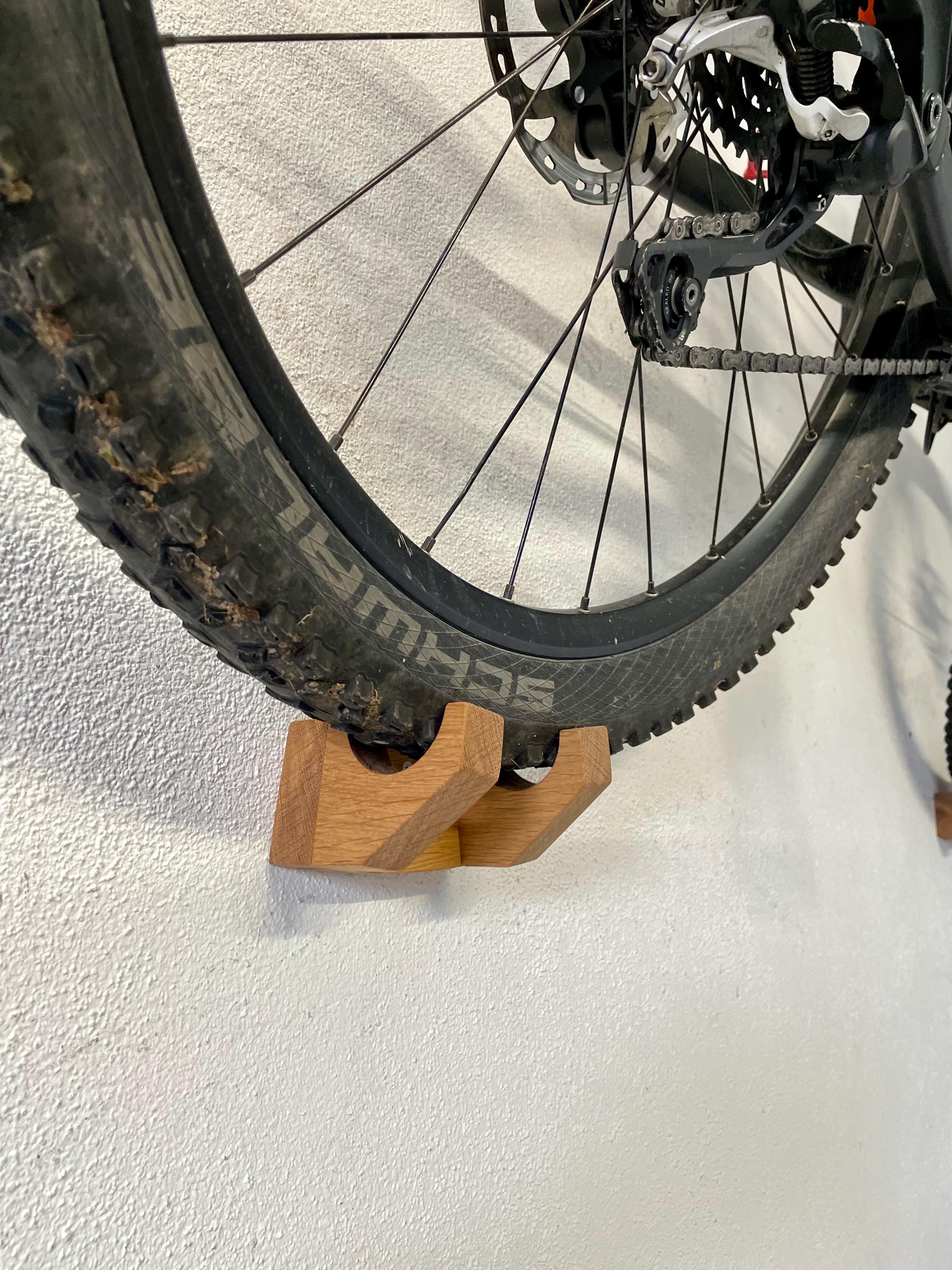 Fahrradhalterung Eiche  handgefertigte Wandhalterung aus Holz  stylisch & stabil für Rennrad, Fixie und Mountainbike