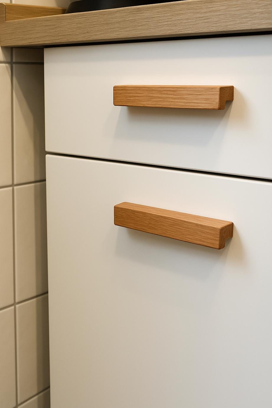Möbelgriff Eiche  Griffleiste in L-Form, handgefertigt & massiv  für Küche, Bad, Kommode + Möbel