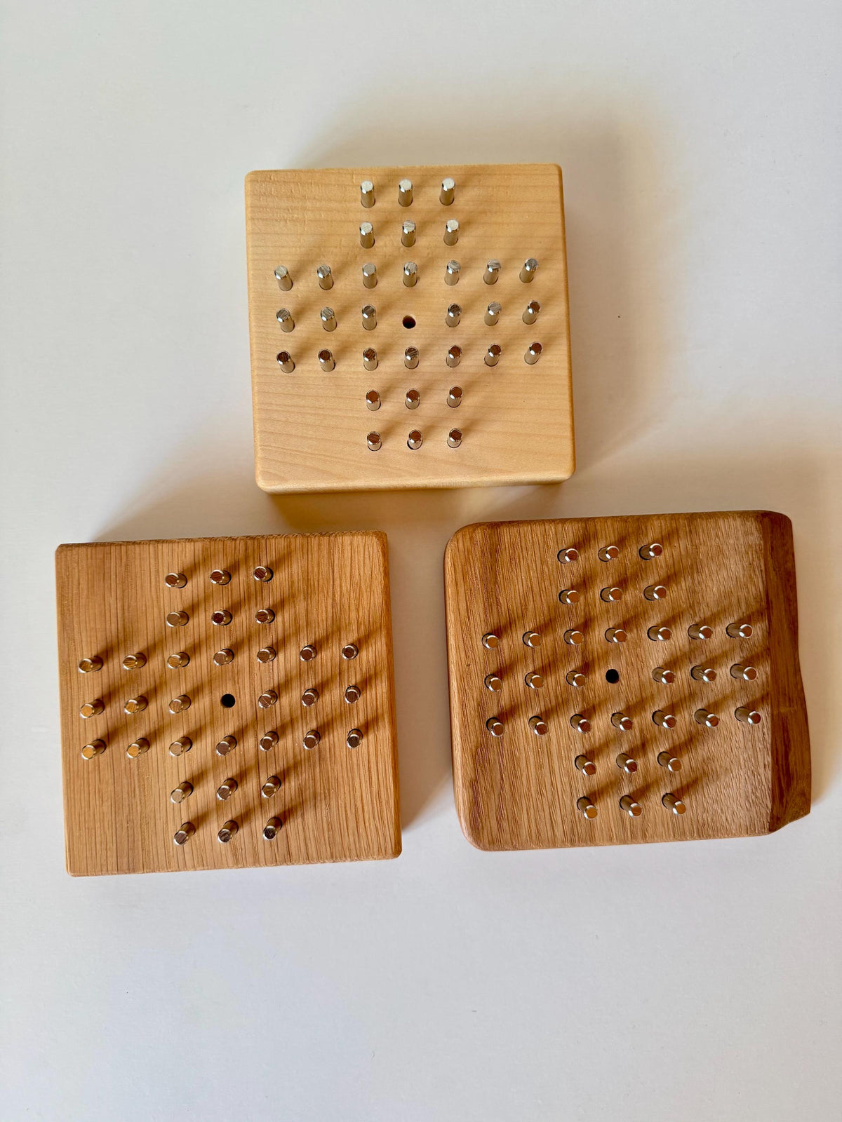 Handgemachtes Holz-Solitär-Spiel - Eiche oder Ahorn - Klassisches Denkspiel für Kinder & Erwachsene- Einzigartige Geschenkidee