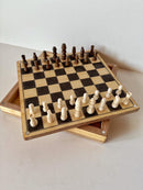 Spielesammlung aus Holz  einfaches Brettspiel & magnetisches Schach  2-in-1 Reisespiel  kompakt, handgemacht, mit Hartöl veredelt