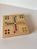 Spielesammlung aus Holz  einfaches Brettspiel & magnetisches Schach  2-in-1 Reisespiel  kompakt, handgemacht, mit Hartöl veredelt