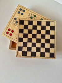 Spielesammlung aus Holz  einfaches Brettspiel & magnetisches Schach  2-in-1 Reisespiel  kompakt, handgemacht, mit Hartöl veredelt